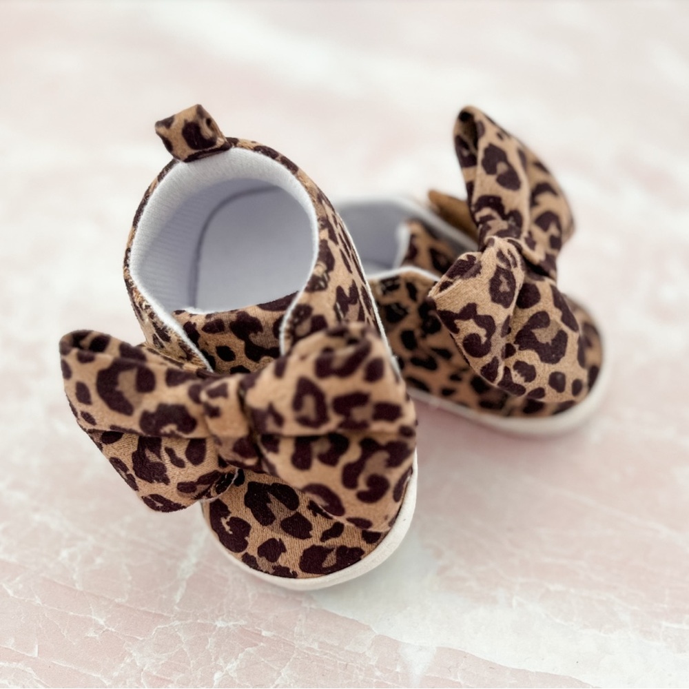 Leopard Print Kids Crib Shoes with Bow